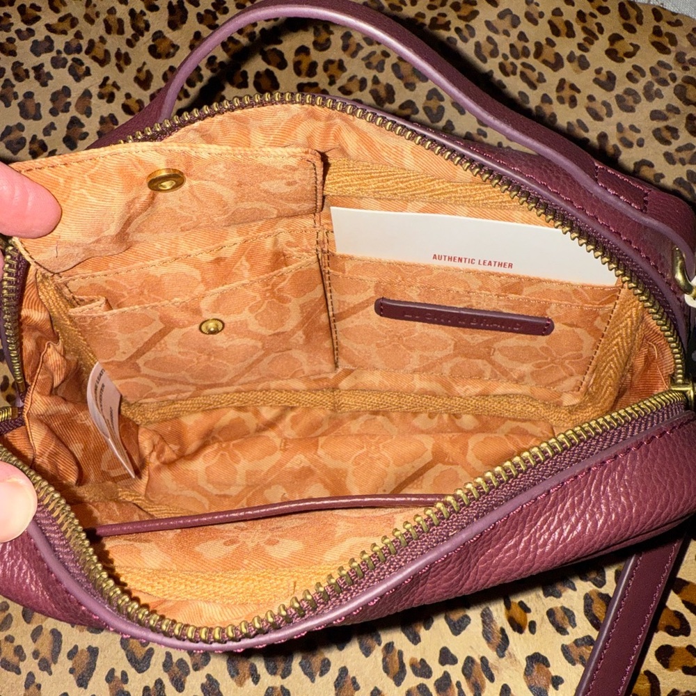 NEW ‘Lucky Brand’ Bag in Genuine Leather that can be carried two different ways - Picture 11 of 16